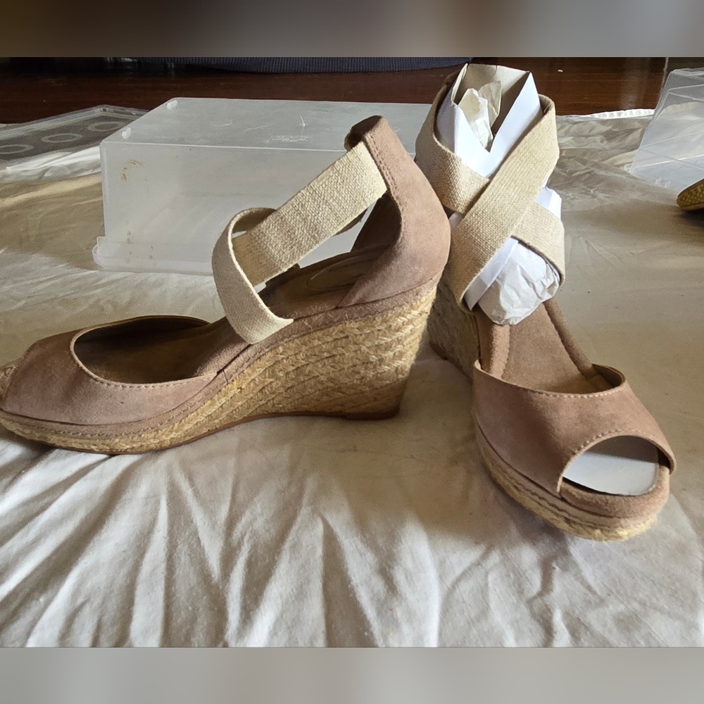 Giani Bernini Women's Tan Cream Espadrille Wedges  Sandals Summer
